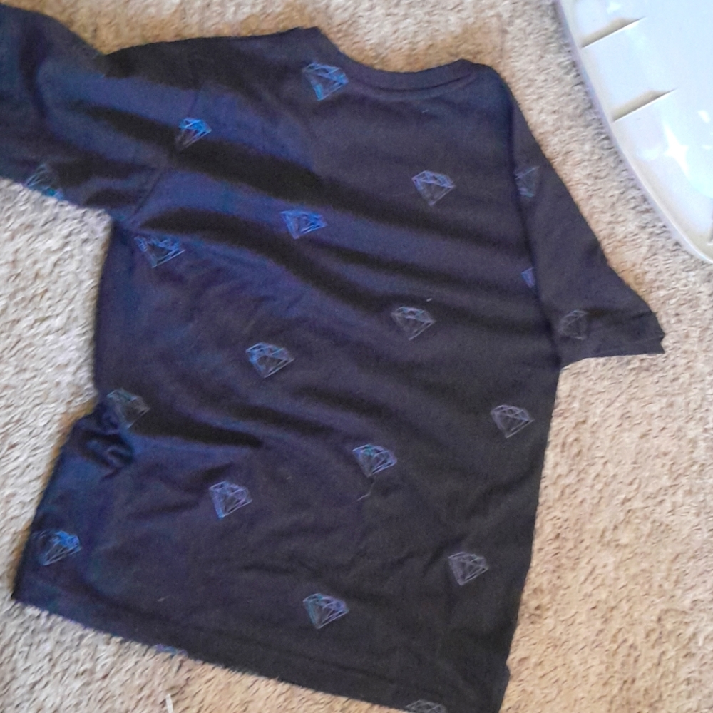 A medium shirt with dimonds
